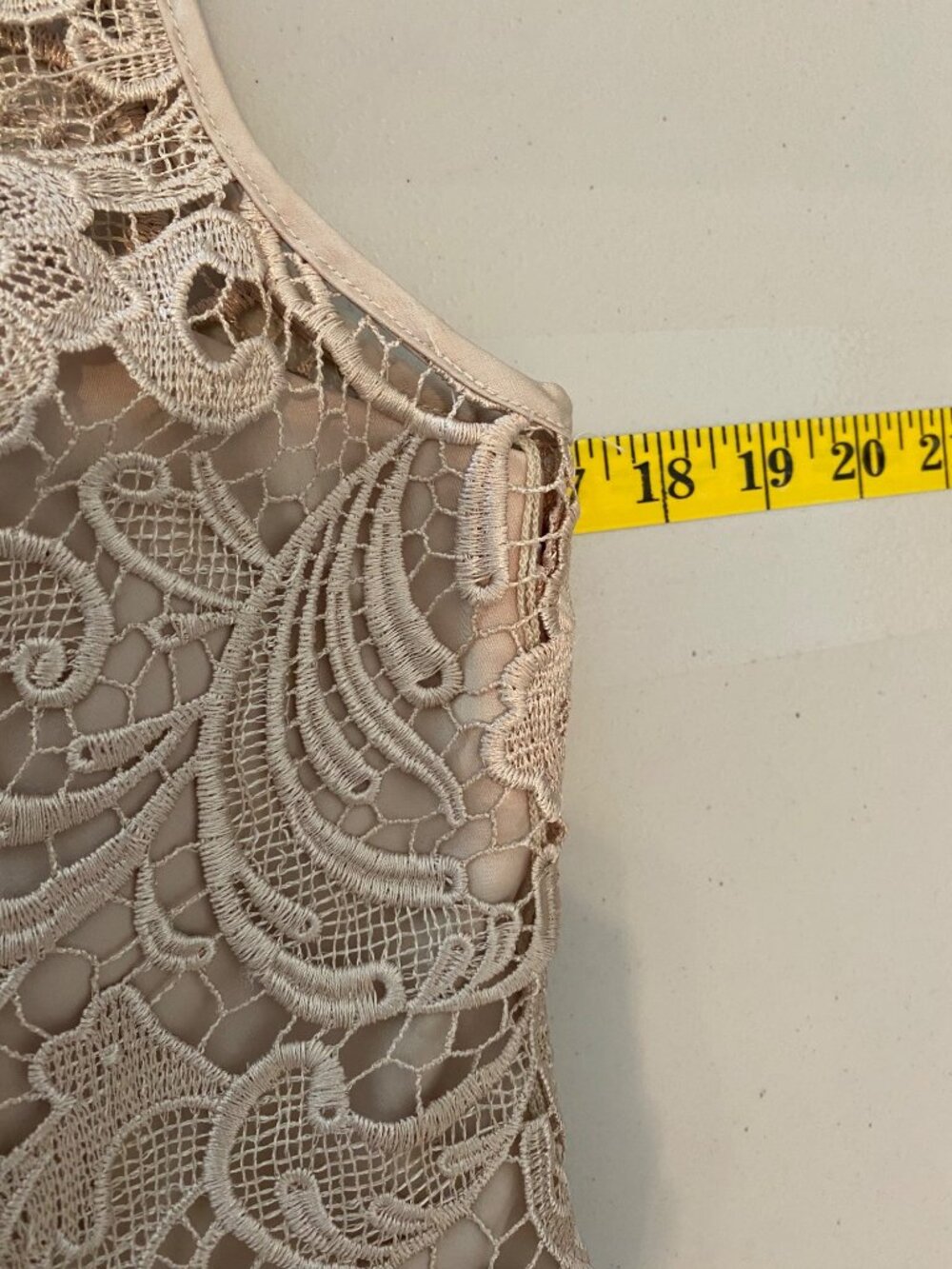 Adrianna Papell Gold Lace Sleeveless Sheath Dress Beaded Neck Size 6 - Picture 8 of 10